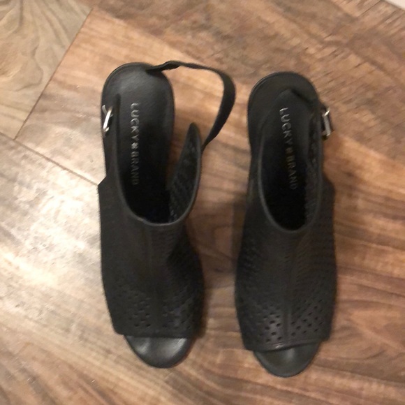 Lucky brand open toe wedges as 8.5 - Picture 2 of 3